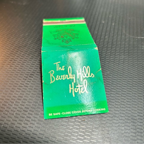 Beverly Hills Hotel Vintage Matchbooks ( 1 never struck) and a free 2nd one used - Picture 15 of 16